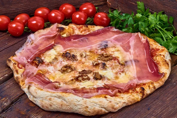 Pizza Gastronomique Fraîche Maison Délicieuse Mouchetée Fromage Brie Noix Pizza — Photo