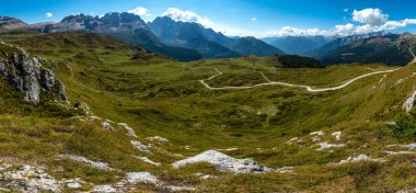 Panoramik, themountains çevresinde Madonna di Campiglio Madonna di Campiglio yaz, İtalya, Kuzey ve orta Brenta dağ Western Dolomites, Trentino-Alto Adige, İtalya grupları,