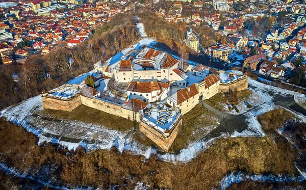 Panorama Flygfoto Över Citadelen Guard Vintertid Den Gamla Staden Brasov — Stockfoto