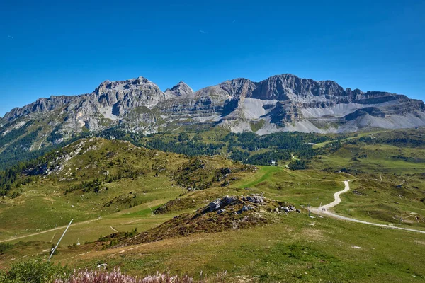 Βουνά Γύρω Από Την Madonna Campiglio Μαντόνα Ντι Καμπίλιο Στο — Φωτογραφία Αρχείου