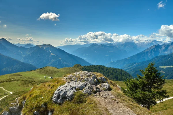 Βουνά Γύρω Από Την Madonna Campiglio Μαντόνα Ντι Καμπίλιο Στο — Φωτογραφία Αρχείου