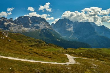 Dağları Madonna di Campiglio Madonna di Campiglio yaz, İtalya, Kuzey ve orta Brenta dağ grupları, Western Dolomites, Trentino-Alto Adige, İtalya