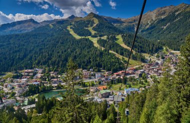 Dağları Madonna di Campiglio Madonna di Campiglio yaz, İtalya, Kuzey ve orta Brenta dağ grupları, Western Dolomites, Trentino-Alto Adige, İtalya