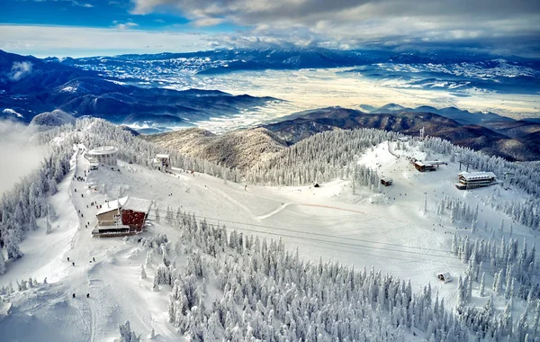 Hava Üzerinde Karpatlar Dağlarda Muhteşem Kayak Pistleri Panoramic Görünümü Üzerinde — Stok fotoğraf