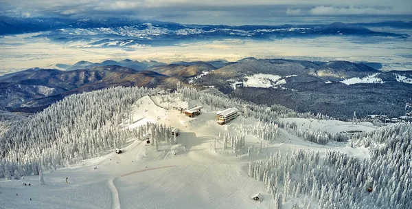 Пташиного Польоту Над Вражаючі Лижних Схилів Карпатах Panoramic Переглянути Над — стокове фото