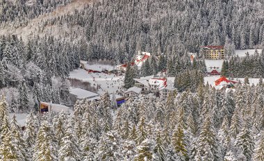 Kayak pisti Poiana Brasov kayak merkezi Transylvania'da üzerinden panoramik görünüm
