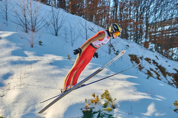 罗马尼亚拉斯诺夫 2019年1月25日至27日 未知的滑雪运动员参加2019年2月25日至27日在罗马尼亚拉斯诺夫举行的非洲滑雪跳赛世界杯 — 图库照片
