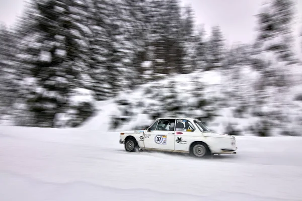 Covasna Roménia Janeiro 2019 Velho Carro Participando Winter Rally Histórico — Fotografia de Stock