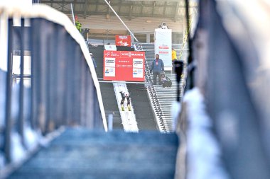 Merkezine, Romanya - 25-27 Ocak 2019: bilinmeyen kayak atlama Şubat 25-27 Ocak 2019 merkezine, Romanya'da FIS kayakla atlama Dünya Kupası'nda yarışmaktadır