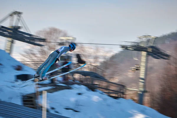 罗马尼亚拉斯诺夫 2019年1月25日至27日 未知的滑雪运动员参加2019年2月25日至27日在罗马尼亚拉斯诺夫举行的非洲滑雪跳赛世界杯 — 图库照片