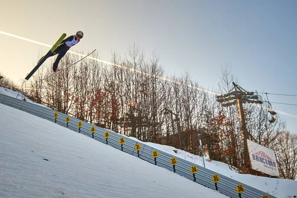 Rasnov Rumunia Stycznia 2019 Nieznany Skoczek Narciarski Konkuruje Fis Ski — Zdjęcie stockowe