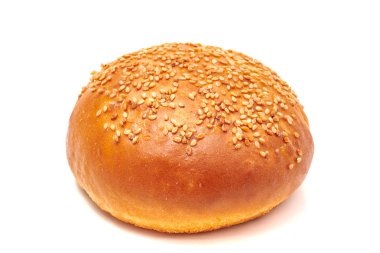 Beyaz arka plan üzerinde izole susam ile hamburger topuz
