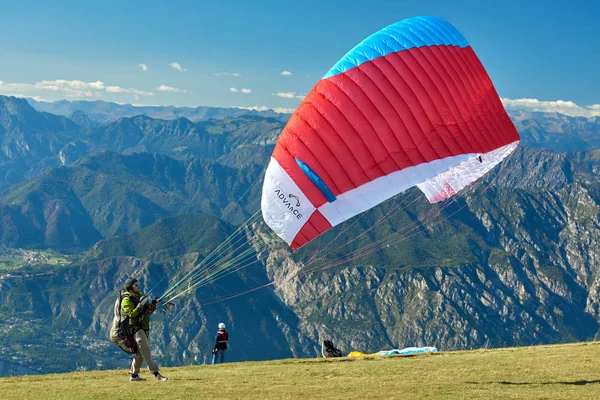 Monte Baldo Lago Garda Italy October 2018 Paraglider Starting Paragliding — Stock Photo, Image