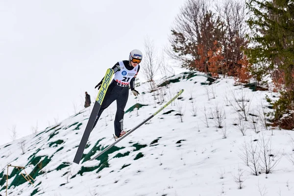 Rasnov Rumunsko Března 2018 Neznámý Skokan Lyžích Compets Vyhrát Ladies — Stock fotografie