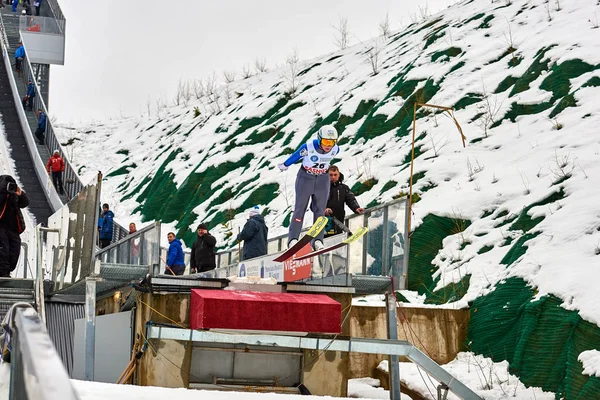 Rasnov Romênia Março 2018 Jumper Esqui Desconhecido Compõe Para Ganhar — Fotografia de Stock