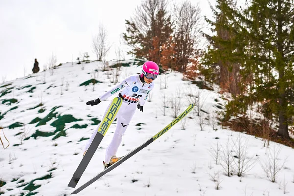 Rasnov Rumunsko Března 2018 Neznámý Skokan Lyžích Compets Vyhrát Ladies — Stock fotografie