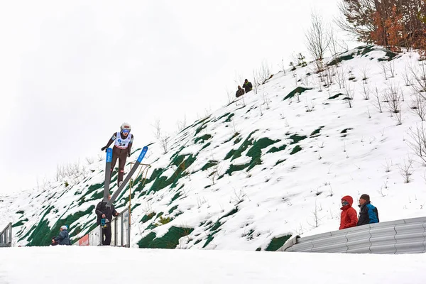 Rasnov Rumänien März 2018 Unbekannter Skispringer Kämpft Sieg Beim Damen — Stockfoto