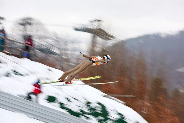 Rasnov Romênia Março 2018 Jumper Esqui Desconhecido Compõe Para Ganhar — Fotografia de Stock