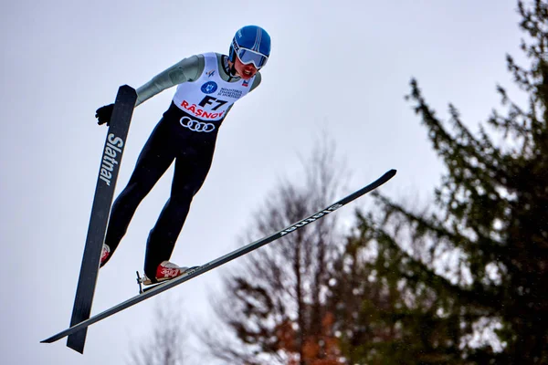 Rasnov Rumunsko Března 2018 Neznámý Skokan Lyžích Compets Vyhrát Ladies — Stock fotografie