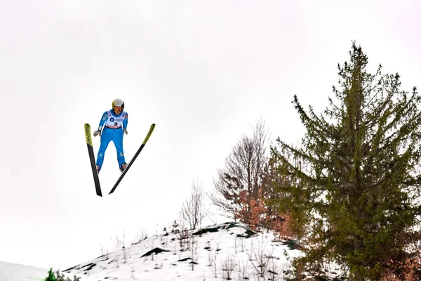 Rasnov Romênia Março 2018 Jumper Esqui Desconhecido Compõe Para Ganhar — Fotografia de Stock