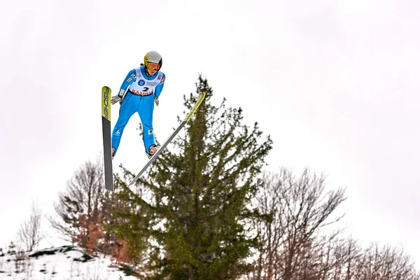 Rasnov Romênia Março 2018 Jumper Esqui Desconhecido Compõe Para Ganhar — Fotografia de Stock