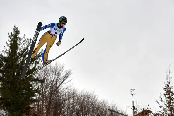 Rasnov Romênia Março 2018 Jumper Esqui Desconhecido Compõe Para Ganhar — Fotografia de Stock