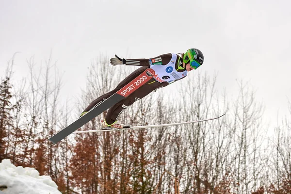 Rasnov Romênia Março 2018 Jumper Esqui Desconhecido Compõe Para Ganhar — Fotografia de Stock