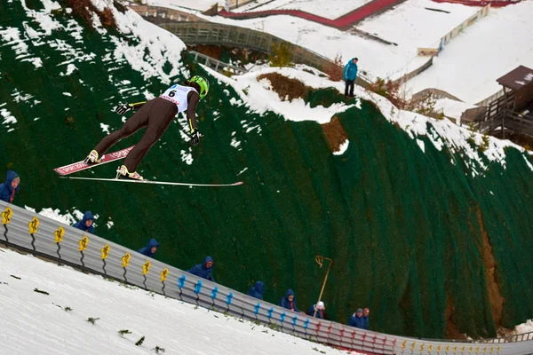 Rasnov Roumanie Mars 2018 Des Sauteurs Ski Inconnus Remportent Coupe — Photo