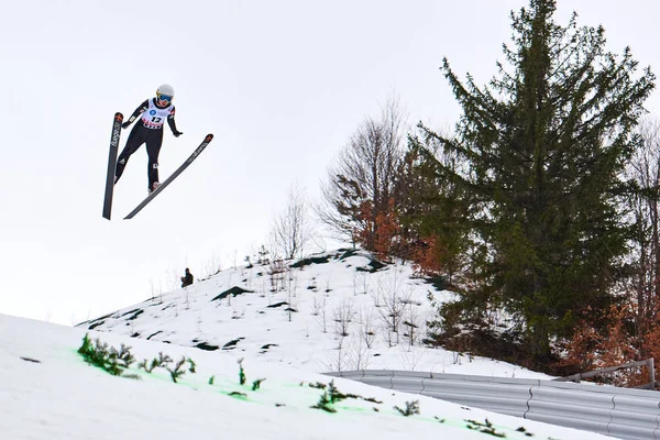 Rasnov Romênia Março 2018 Jumper Esqui Desconhecido Compõe Para Ganhar — Fotografia de Stock