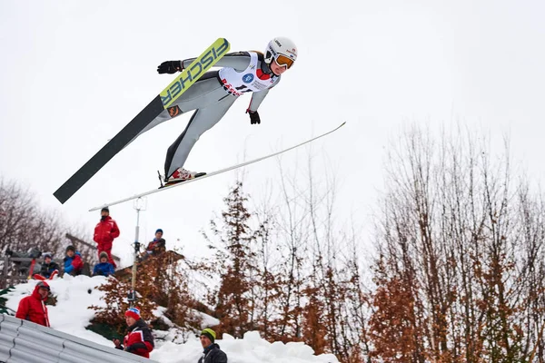 Rasnov Romênia Março 2018 Jumper Esqui Desconhecido Compõe Para Ganhar — Fotografia de Stock