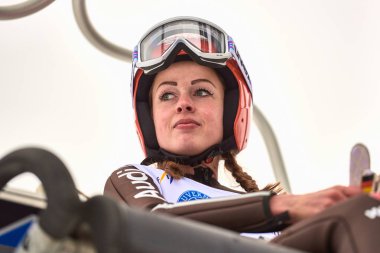 Merkezine, Romanya - 3 Mart 2018: bayanlar FIS Dünya Kupası kayak atlama olay merkezine, Romanya'da kazanmak için bilinmeyen kayak atlama compets