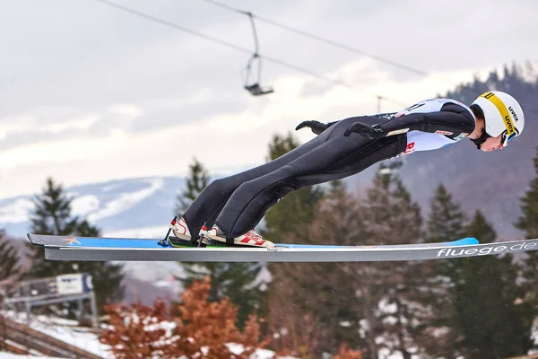 Rasnov Romênia Março 2018 Jumper Esqui Desconhecido Compõe Para Ganhar — Fotografia de Stock