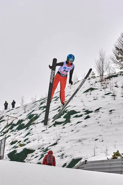 Rasnov Romênia Março 2018 Jumper Esqui Desconhecido Compõe Para Ganhar — Fotografia de Stock