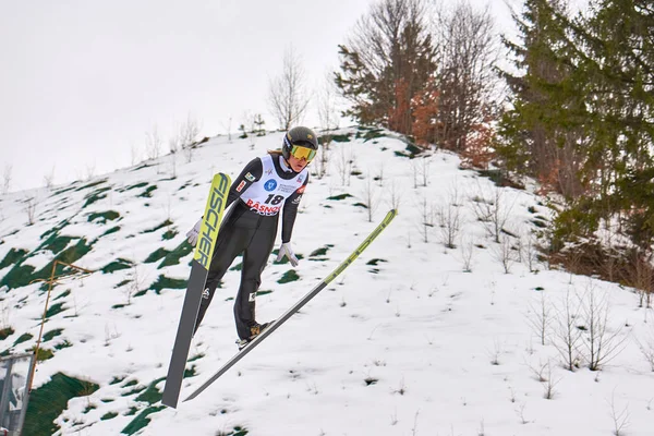 Rasnov Rumunsko Března 2018 Neznámý Skokan Lyžích Compets Vyhrát Ladies — Stock fotografie