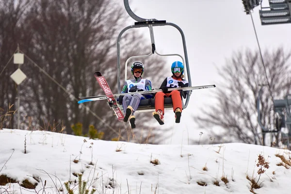 Rasnov Romênia Março 2018 Jumper Esqui Desconhecido Compõe Para Ganhar — Fotografia de Stock