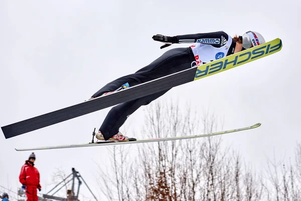 Rasnov Rumunsko Března 2018 Neznámý Skokan Lyžích Compets Vyhrát Ladies — Stock fotografie