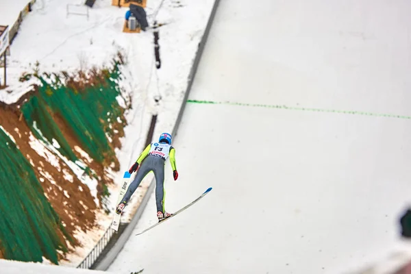 Rasnov Romênia Março 2018 Jumper Esqui Desconhecido Compõe Para Ganhar — Fotografia de Stock