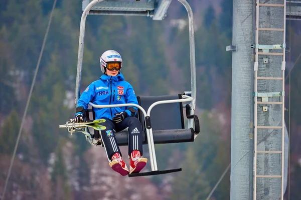 Rasnov Rumania Marzo 2018 Salto Esquí Desconocido Asciende Con Telesilla —  Fotos de Stock