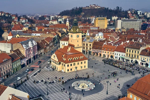 Kış saati, Brasov şehrin hava cityscape, Brasov, Romanya'nın landmark Transilvanya tarihi kentin panoramik görünüm