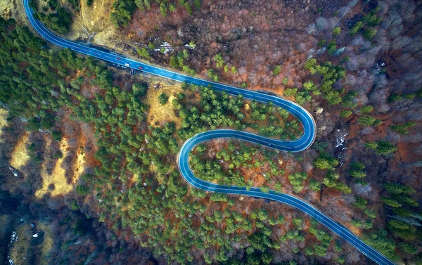 Vista Aérea Carretera Serpenteante Desde Paso Alta Montaña Con Árboles — Foto de Stock