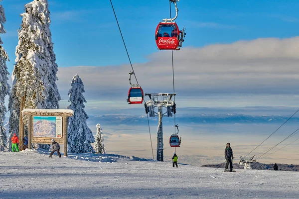 Poiana Brasov Roemenië Gennaio 2019 Red Gondelbaan Een Ski Oord — Stockfoto