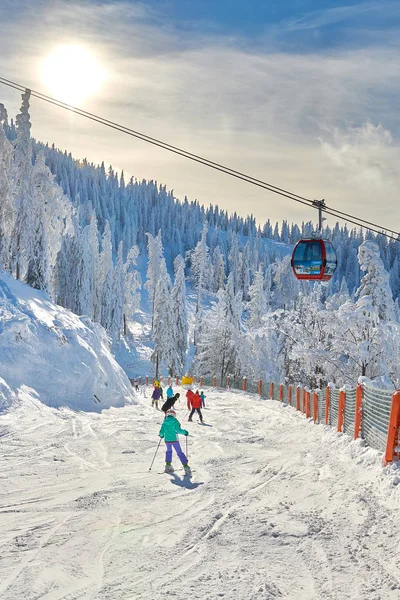 Poiana Brasov Romania Gennaio 2019 Red Cable Car Ski Resort — Stock Photo, Image