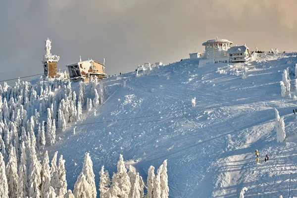 Muhteşem Kayak Pistleri Karpatlar Dağlarda Panoramik Görünüm Üzerinden Görünüm Üzerinde — Stok fotoğraf