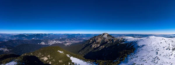 Dochia Chalet Toaca Peak Bij Zonsondergang Ceahlau Mountains National Winterseizoen — Stockfoto