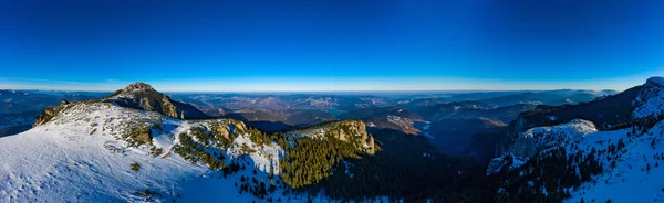 Dochia Chalet Toaca Пік Сході Сонця Ceahlau Гір Національної Зимовий — стокове фото