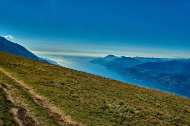 Monte Baldo'dan Garda Gölü manzarası, Italy.Panorama g