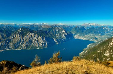 Monte Baldo'dan Garda Gölü manzarası, Italy.Panorama g
