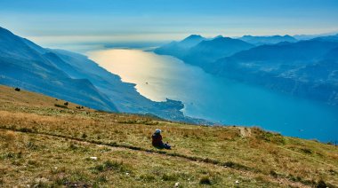 Monte Baldo'dan Garda Gölü manzarası, Italy.Panorama g