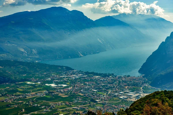 Panorama Gorgeous Lake Garda Surrounded Mountains Riva Del Garda Garda — Stock Photo, Image