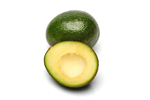 Avocado Tagliato Metà Girato Sfondo Bianco — Foto Stock